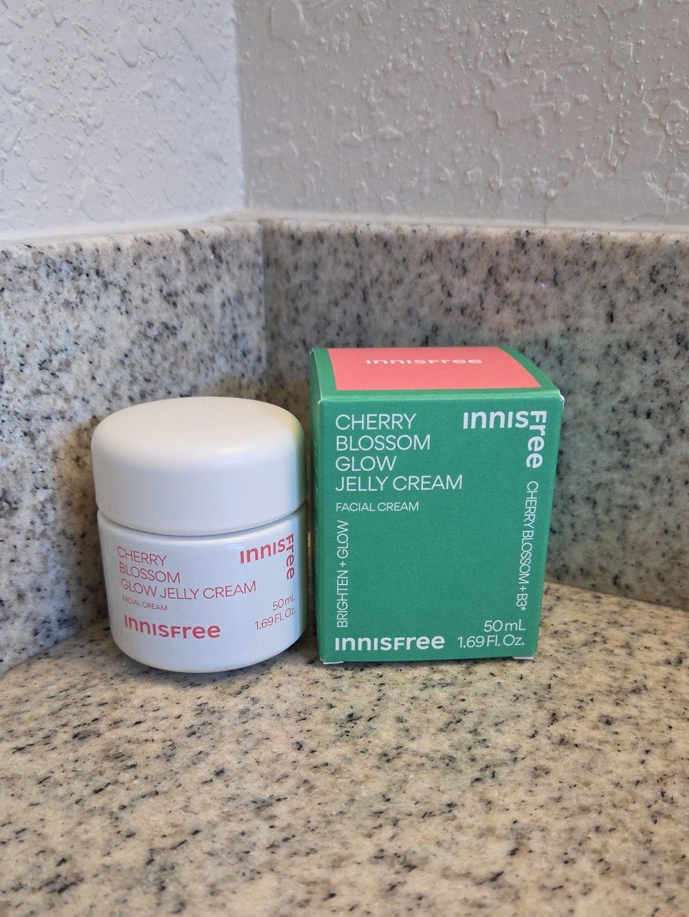 Innisfree Cherry Blossom Glow Jelly Cream